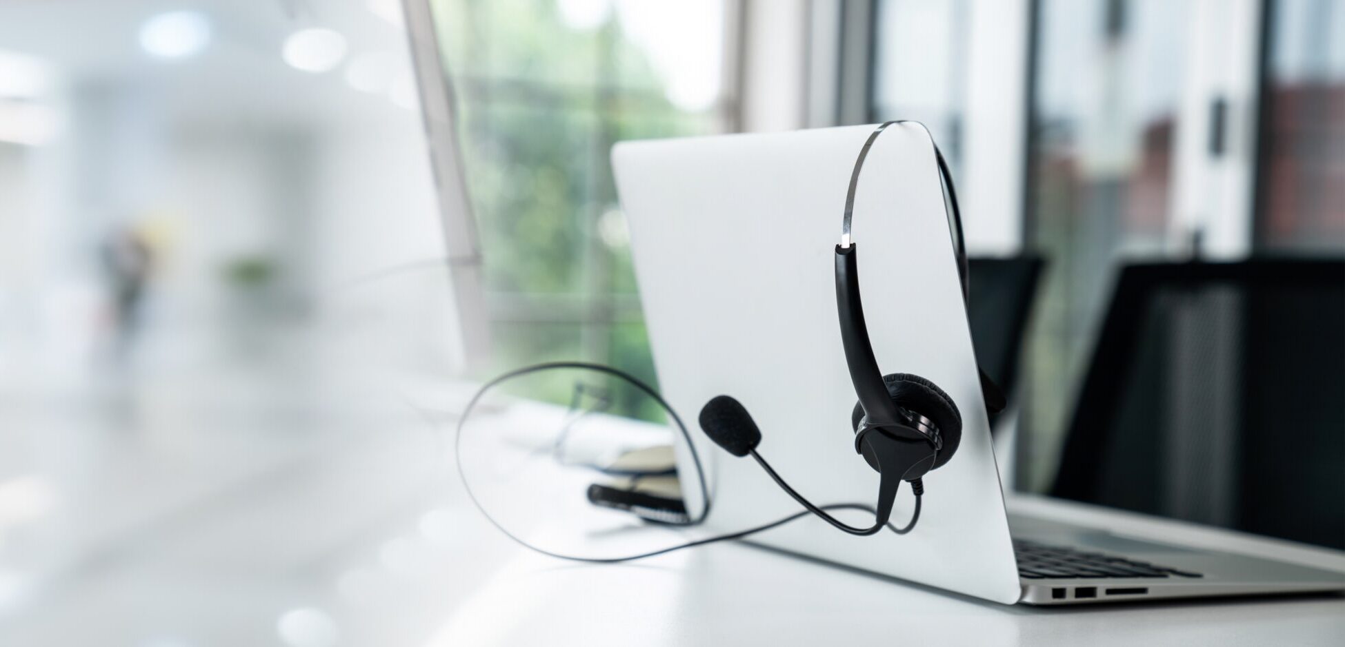 Headset and customer support equipment at call center ready for actively service Laptop und Headset